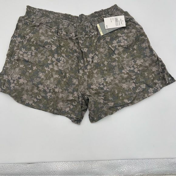 Wit & Wisdom Pants - Wit & Wisdom High Rise Moon Rock Women’s Shorts